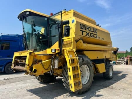 Зерноуборочный комбайн New Holland TX63 #50172